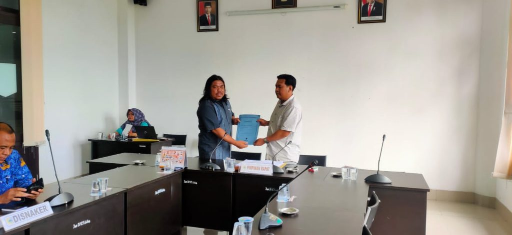 Desak Penyelesaian Kasus CPMI Polandia, SBMI Lombok Timur Hearing dengan DPRD
