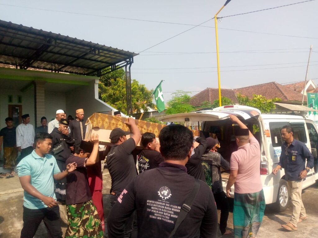 SBMI Lumajang Kawal Pemulangan Jenazah PMI Nonprosedural Asal Tambahrejo, Candipuro 1 SBMI Lumajang Kawal Pemulangan Jenazah PMI Nonprosedural Asal Tambahrejo, Candipuro 28/06/2025