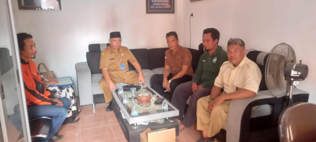 DPC SBMI Lumajang Bersama Pemdes Sawaran Kulon Gelar Sosialisasi Migrasi Aman untuk PMI 1 DPC SBMI Lumajang Bersama Pemdes Sawaran Kulon Gelar Sosialisasi Migrasi Aman untuk PMI 27/06/2025