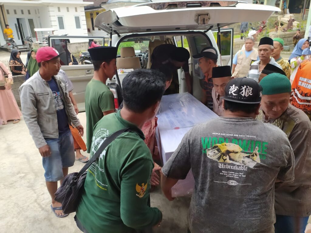 DPC SBMI Lumajang: Dua Jenazah PMI Nonprosedural dari Malaysia Dipulangkan ke Lumajang 1 DPC SBMI Lumajang: Dua Jenazah PMI Nonprosedural dari Malaysia Dipulangkan ke Lumajang 28/06/2025