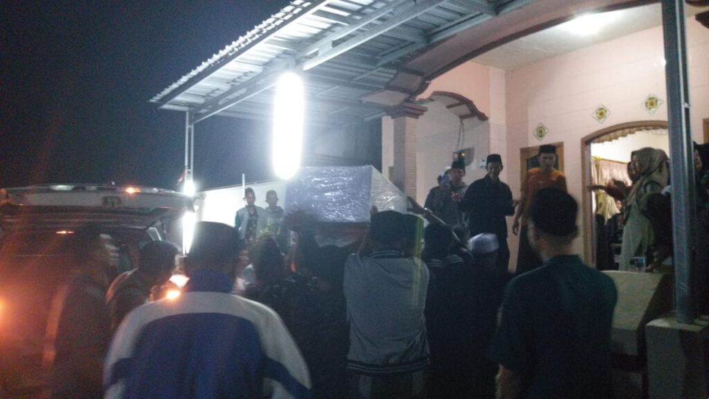 Jenazah Dipulangkan, SBMI Lumajang Serukan Pelindungan Pekerja Migran 1 Jenazah Dipulangkan, SBMI Lumajang Serukan Pelindungan Pekerja Migran 28/06/2025