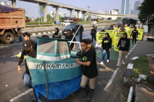 AKSI TEAM 9 - HADIAH PRESIDEN PRABOWO AKAN BENTUK UU UNTUK LINDUNGI PEKERJA DI LAUT: PRESIDEN HARUS SEGERA RATIFIKASI ILO K-188!