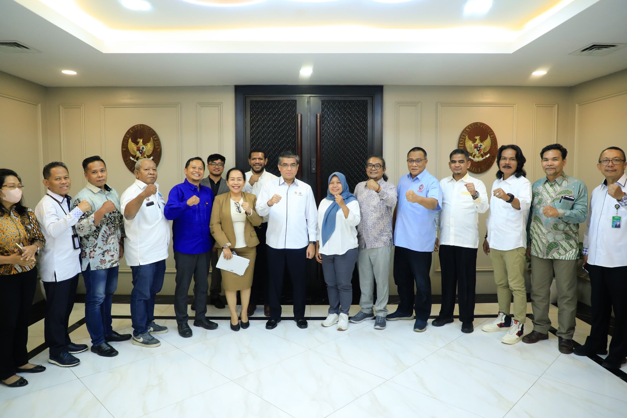 Janji Presiden Soal Pelindungan Pekerja Laut Ditindaklanjuti Menaker; SBMI Desak Ratifikasi ILO K188 untuk Pelindungan Nyata Awak Kapal Perikanan Indonesia